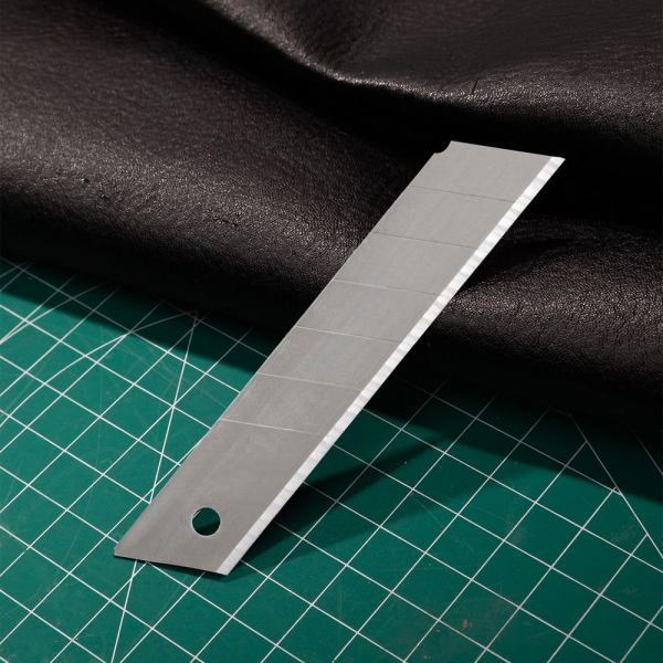 Сменные лезвия для ножа Deli DL-DP05 25мм*10шт  125x25x0,6 мм, сталь 75#, 2-ступенчатое лезвие